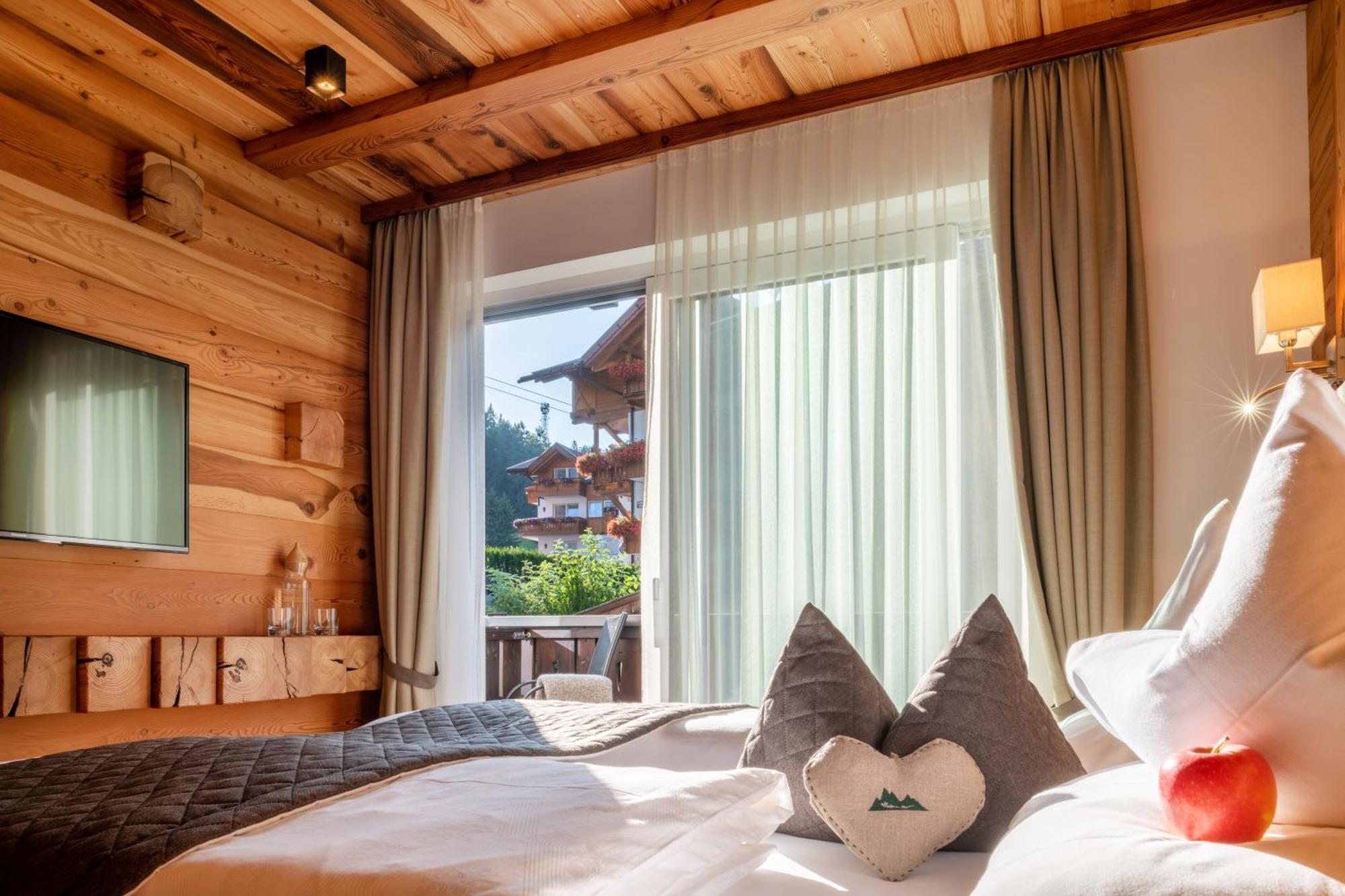 Chalet Elisabeth Dolomites Alpin & Charme Hotel Sëlva Buitenkant foto